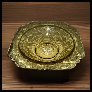 Vintage Amber Glass Serving Bowl (Light Amber / Golden Yellow Tone)